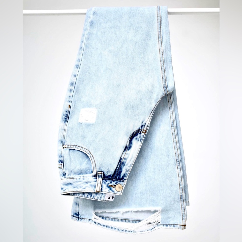 BOUTIQUE LIGHT BLUE WOMEN’S DISTRESSED FLARE JEANS - SIZE 10